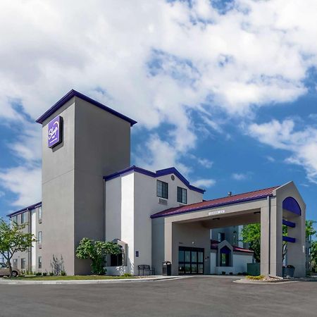 奥拉西医疗中心戴斯酒店 外观 照片